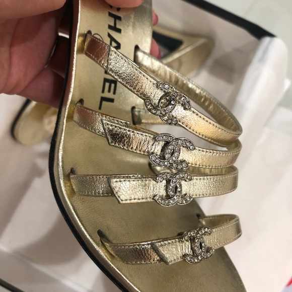 Chanel vintage gold CC sandals - Picture 4 of 5